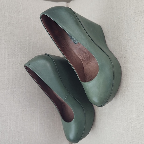 Kork-Ease | Julianna Leather Green Wedge Size. 6.5 - Picture 1 of 7
